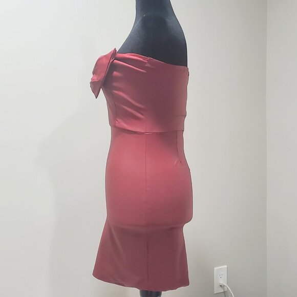 MUST HAVE RED STRAPLESS CUTOUT MINI DRESS WITH LARGE FRONT BOW SIZE M - Picture 3 of 7